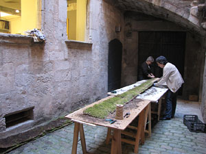 Girona Temps de Flors 2014. Preparaci&oacute; dels muntatges florals