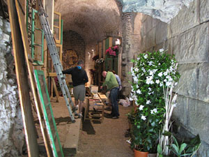 Girona Temps de Flors 2014. Preparaci&oacute; dels muntatges florals