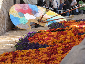 Girona Temps de Flors 2014. Pujada de Sant Dom&egrave;nec, la Casa Agullana, el Palau de Caramany i Cromats Ensesa