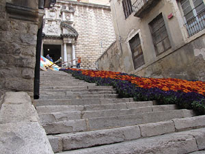 Girona Temps de Flors 2014. Pujada de Sant Dom&egrave;nec, la Casa Agullana, el Palau de Caramany i Cromats Ensesa