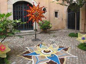 Girona Temps de Flors 2014. Pujada de Sant Dom&egrave;nec, la Casa Agullana, el Palau de Caramany i Cromats Ensesa