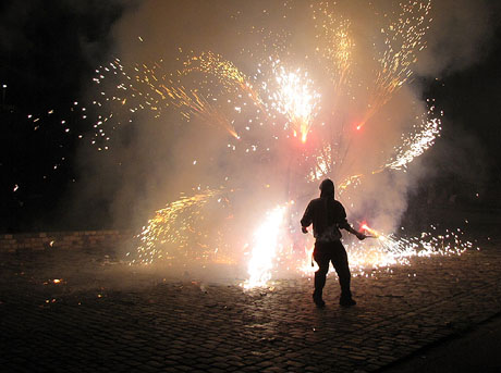 Undàrius, festival d'estiu de Girona de cultura popular i tradicional. El correfoc dels Diables de l'Onyar