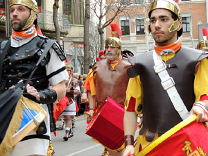 75&egrave; aniversari Associaci&oacute; de Jes&uacute;s Crucificat - Manaies de Girona. Vexillatio Gerundensis. Desfilada de 781 manaies pels carrers de Girona