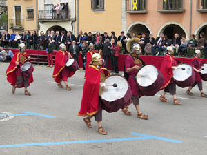 75&egrave; aniversari Associaci&oacute; de Jes&uacute;s Crucificat - Manaies de Girona. Vexillatio Gerundensis. Desfilada de 781 manaies pels carrers de Girona