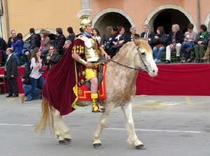 75&egrave; aniversari Associaci&oacute; de Jes&uacute;s Crucificat - Manaies de Girona. Vexillatio Gerundensis. Desfilada de 781 manaies pels carrers de Girona