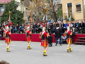 75&egrave; aniversari Associaci&oacute; de Jes&uacute;s Crucificat - Manaies de Girona. Vexillatio Gerundensis. Desfilada de 781 manaies pels carrers de Girona