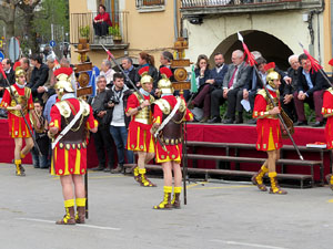 75&egrave; aniversari Associaci&oacute; de Jes&uacute;s Crucificat - Manaies de Girona. Vexillatio Gerundensis. Desfilada de 781 manaies pels carrers de Girona