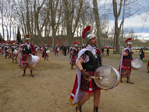 75è aniversari Associació de Jesús Crucificat - Manaies de Girona. Vexillatio Gerundensis. Desfilada de 781 manaies pels carrers de Girona