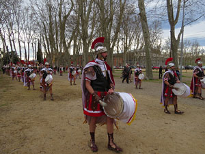 75è aniversari Associació de Jesús Crucificat - Manaies de Girona. Vexillatio Gerundensis. Desfilada de 781 manaies pels carrers de Girona
