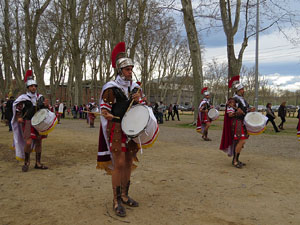 75è aniversari Associació de Jesús Crucificat - Manaies de Girona. Vexillatio Gerundensis. Desfilada de 781 manaies pels carrers de Girona