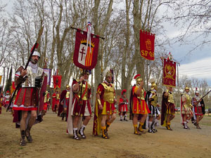 75è aniversari Associació de Jesús Crucificat - Manaies de Girona. Vexillatio Gerundensis. Desfilada de 781 manaies pels carrers de Girona
