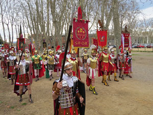 75è aniversari Associació de Jesús Crucificat - Manaies de Girona. Vexillatio Gerundensis. Desfilada de 781 manaies pels carrers de Girona