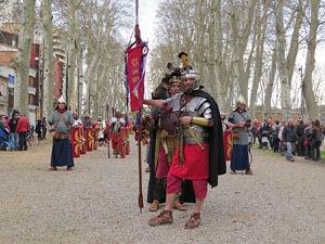 75è aniversari Associació de Jesús Crucificat - Manaies de Girona. Vexillatio Gerundensis. Desfilada de 781 manaies pels carrers de Girona