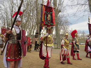 75è aniversari Associació de Jesús Crucificat - Manaies de Girona. Vexillatio Gerundensis. Desfilada de 781 manaies pels carrers de Girona
