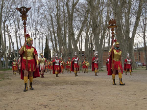 75è aniversari Associació de Jesús Crucificat - Manaies de Girona. Vexillatio Gerundensis. Desfilada de 781 manaies pels carrers de Girona