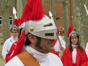 75è aniversari Associació de Jesús Crucificat - Manaies de Girona. Vexillatio Gerundensis. Desfilada de 781 manaies pels carrers de Girona