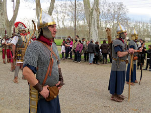75è aniversari Associació de Jesús Crucificat - Manaies de Girona. Vexillatio Gerundensis. Desfilada de 781 manaies pels carrers de Girona
