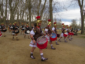 75è aniversari Associació de Jesús Crucificat - Manaies de Girona. Vexillatio Gerundensis. Desfilada de 781 manaies pels carrers de Girona