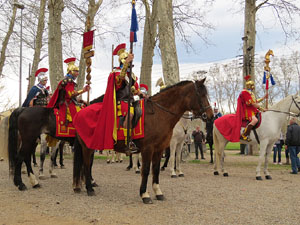 75è aniversari Associació de Jesús Crucificat - Manaies de Girona. Vexillatio Gerundensis. Desfilada de 781 manaies pels carrers de Girona