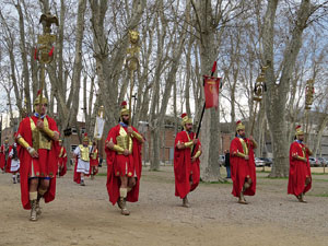 75è aniversari Associació de Jesús Crucificat - Manaies de Girona. Vexillatio Gerundensis. Desfilada de 781 manaies pels carrers de Girona