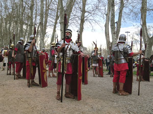 75è aniversari Associació de Jesús Crucificat - Manaies de Girona. Vexillatio Gerundensis. Desfilada de 781 manaies pels carrers de Girona