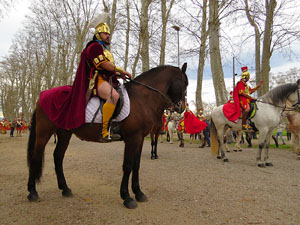 75è aniversari Associació de Jesús Crucificat - Manaies de Girona. Vexillatio Gerundensis. Desfilada de 781 manaies pels carrers de Girona