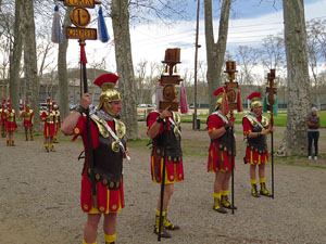 75è aniversari Associació de Jesús Crucificat - Manaies de Girona. Vexillatio Gerundensis. Desfilada de 781 manaies pels carrers de Girona