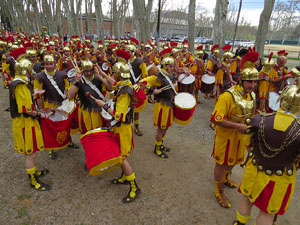 75è aniversari Associació de Jesús Crucificat - Manaies de Girona. Vexillatio Gerundensis. Desfilada de 781 manaies pels carrers de Girona