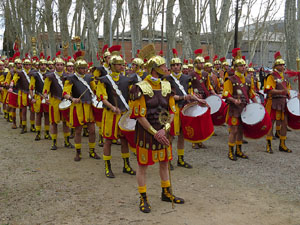 75è aniversari Associació de Jesús Crucificat - Manaies de Girona. Vexillatio Gerundensis. Desfilada de 781 manaies pels carrers de Girona