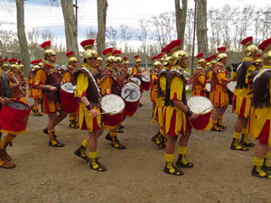 75è aniversari Associació de Jesús Crucificat - Manaies de Girona. Vexillatio Gerundensis. Desfilada de 781 manaies pels carrers de Girona