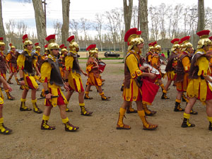 75è aniversari Associació de Jesús Crucificat - Manaies de Girona. Vexillatio Gerundensis. Desfilada de 781 manaies pels carrers de Girona