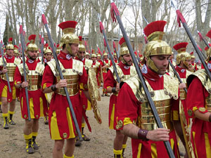 75è aniversari Associació de Jesús Crucificat - Manaies de Girona. Vexillatio Gerundensis. Desfilada de 781 manaies pels carrers de Girona