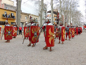 75è aniversari Associació de Jesús Crucificat - Manaies de Girona. Vexillatio Gerundensis. Desfilada de 781 manaies pels carrers de Girona