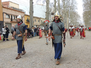 75è aniversari Associació de Jesús Crucificat - Manaies de Girona. Vexillatio Gerundensis. Desfilada de 781 manaies pels carrers de Girona