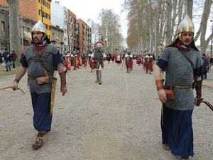 75è aniversari Associació de Jesús Crucificat - Manaies de Girona. Vexillatio Gerundensis. Desfilada de 781 manaies pels carrers de Girona