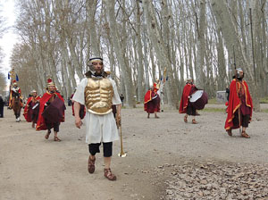75è aniversari Associació de Jesús Crucificat - Manaies de Girona. Vexillatio Gerundensis. Desfilada de 781 manaies pels carrers de Girona
