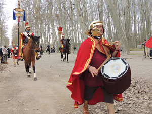 75è aniversari Associació de Jesús Crucificat - Manaies de Girona. Vexillatio Gerundensis. Desfilada de 781 manaies pels carrers de Girona
