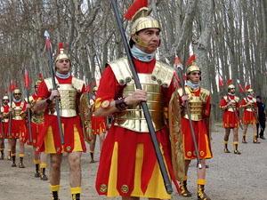 75è aniversari Associació de Jesús Crucificat - Manaies de Girona. Vexillatio Gerundensis. Desfilada de 781 manaies pels carrers de Girona
