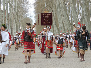 75è aniversari Associació de Jesús Crucificat - Manaies de Girona. Vexillatio Gerundensis. Desfilada de 781 manaies pels carrers de Girona