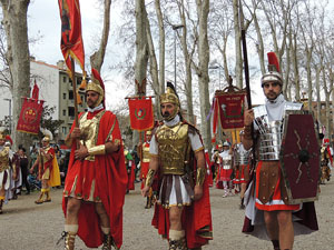 75è aniversari Associació de Jesús Crucificat - Manaies de Girona. Vexillatio Gerundensis. Desfilada de 781 manaies pels carrers de Girona