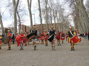 75è aniversari Associació de Jesús Crucificat - Manaies de Girona. Vexillatio Gerundensis. Desfilada de 781 manaies pels carrers de Girona