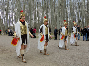 75è aniversari Associació de Jesús Crucificat - Manaies de Girona. Vexillatio Gerundensis. Desfilada de 781 manaies pels carrers de Girona