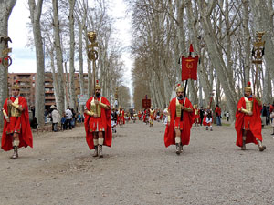 75è aniversari Associació de Jesús Crucificat - Manaies de Girona. Vexillatio Gerundensis. Desfilada de 781 manaies pels carrers de Girona