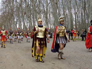 75è aniversari Associació de Jesús Crucificat - Manaies de Girona. Vexillatio Gerundensis. Desfilada de 781 manaies pels carrers de Girona