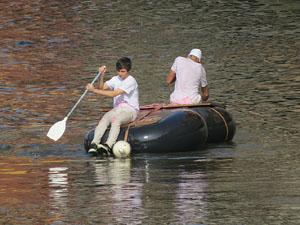 Fires de Sant Narc&iacute;s 2013. 2a. Baixada d'andr&ograve;mines pel riu Onyar del segle XXI