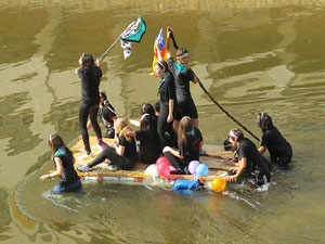 Fires de Sant Narc&iacute;s 2013. 2a. Baixada d'andr&ograve;mines pel riu Onyar del segle XXI