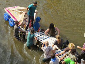 Fires de Sant Narc&iacute;s 2013. 2a. Baixada d'andr&ograve;mines pel riu Onyar del segle XXI