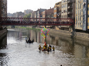 Fires de Sant Narc&iacute;s 2013. 2a. Baixada d'andr&ograve;mines pel riu Onyar del segle XXI