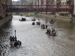 Fires de Sant Narc&iacute;s 2013. 2a. Baixada d'andr&ograve;mines pel riu Onyar del segle XXI
