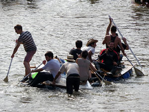 Fires de Sant Narc&iacute;s 2013. 2a. Baixada d'andr&ograve;mines pel riu Onyar del segle XXI